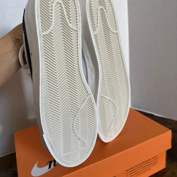 Nike Women’s Blazer Low 77 Size 9/9.5 White Black New Athletic Shoes - Picture 6 of 6